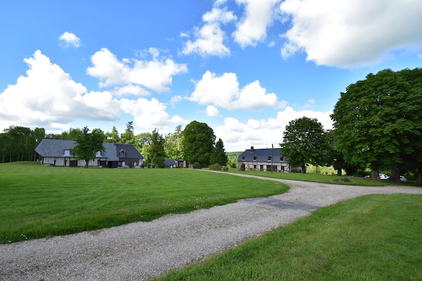 Foto van Kasteel in Aspires met Tennisbaan & Uitzicht - Vakantiehuis in Asnières - ExteriorSummer