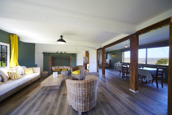 Foto van Kasteel in Aspires met Tennisbaan & Uitzicht - Vakantiehuis in Asnières - LivingRoom