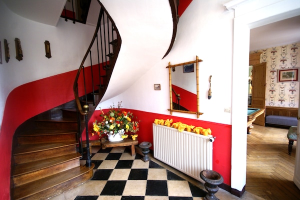 Foto van Kasteel in Asnières met Tennis & Boszicht - Vakantiehuis in Asnières - HallReception
