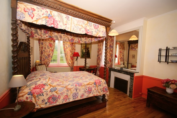 Foto van Kasteel in Asnières met Tennis & Boszicht - Vakantiehuis in Asnières - BedRoom
