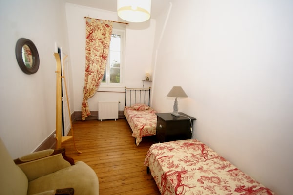 Foto van Kasteel in Asnières met Tennis & Boszicht - Vakantiehuis in Asnières - BedRoom