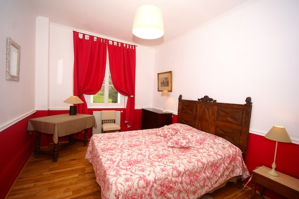 Foto van Kasteel in Asnières met Tennis & Boszicht - Vakantiehuis in Asnières - BedRoom