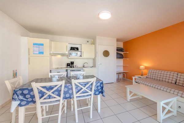 Foto van Appartement met uitzicht op de oceaan, retraite - Vakantiehuis in Plougonvelin - DiningRoom