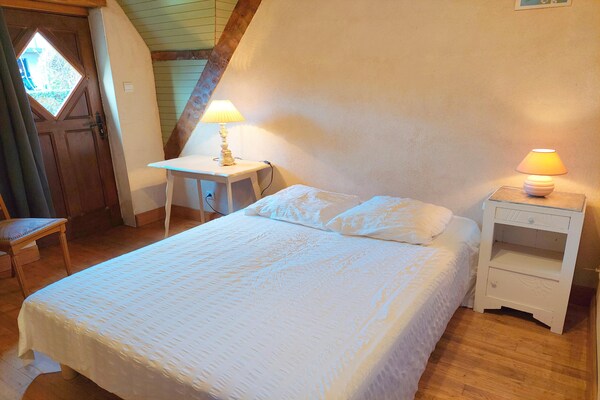 Foto van Stenen huis met zeezicht in Bretagne - Vakantiehuis in St. Pol-de-Léon - BedRoom