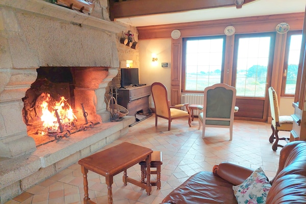 Foto van Stenen huis met zeezicht in Bretagne - Vakantiehuis in St. Pol-de-Léon - LivingRoom