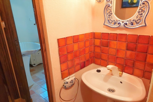 Foto van Stenen huis met zeezicht in Bretagne - Vakantiehuis in St. Pol-de-Léon - BathRoom