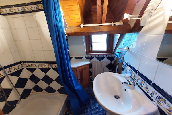 Foto van Stenen huis met zeezicht in Bretagne - Vakantiehuis in St. Pol-de-Léon - BathRoom