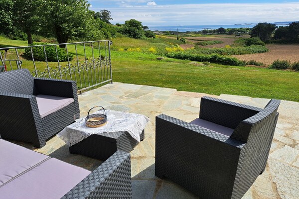 Foto van Stenen huis met zeezicht in Bretagne - Vakantiehuis in St. Pol-de-Léon - TerraceBalcony