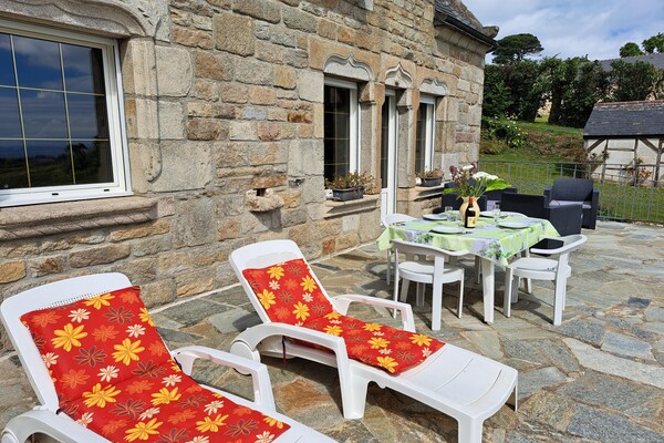 Foto van Stenen huis met zeezicht in Bretagne - Vakantiehuis in St. Pol-de-Léon - TerraceBalcony