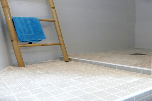 Foto van Prachtig vakantiehuis aan zee in Penmarch - Vakantiehuis in Saint-Guénolé - BathRoom