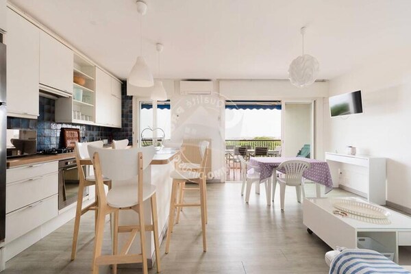 Foto van 3 stukken voor 6 personen - Vakantiehuis in LE GRAU DU ROI - LivingRoom