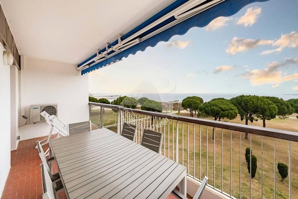 Foto van 3 stukken voor 6 personen - Vakantiehuis in LE GRAU DU ROI - TerraceBalcony