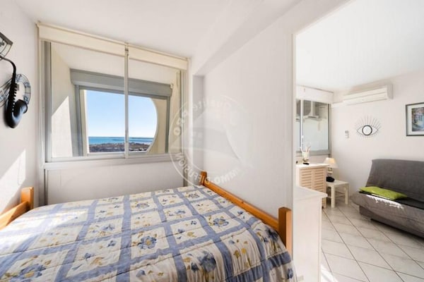 Foto van 2 stukken voor 4 personen - Vakantiehuis in LE GRAU DU ROI - TerraceBalcony