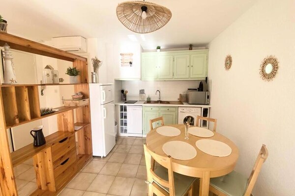 Foto van 2 stukken voor 4 personen - Vakantiehuis in LE GRAU DU ROI - DiningRoom