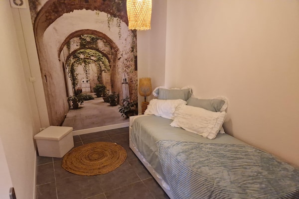Foto van Appartement met zwembad - Vakantiehuis in Saint-Hilaire-de-Brethmas - BedRoom