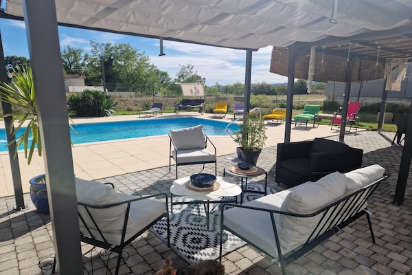 Foto van Appartement met zwembad - Vakantiehuis in Saint-Hilaire-de-Brethmas - TerraceBalcony
