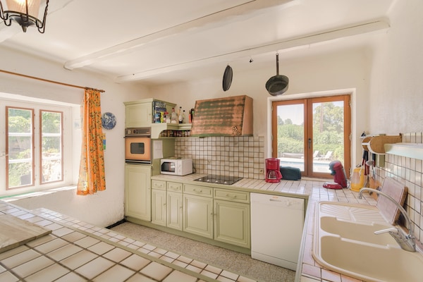 Foto van Kindvriendelijke villa met zwembad - Vakantiehuis in Salazac - Kitchen