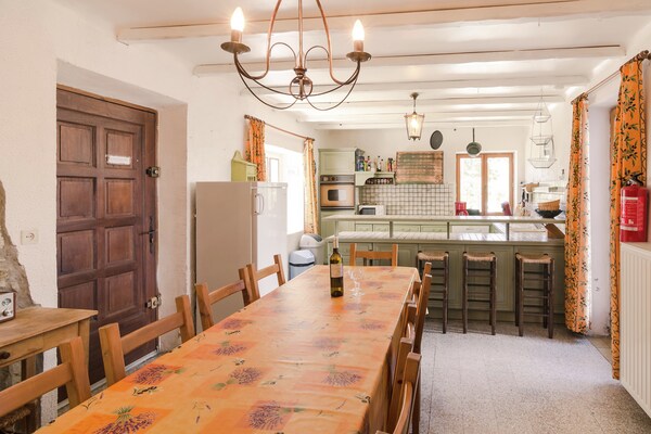 Foto van Kindvriendelijke villa met zwembad - Vakantiehuis in Salazac - DiningRoom