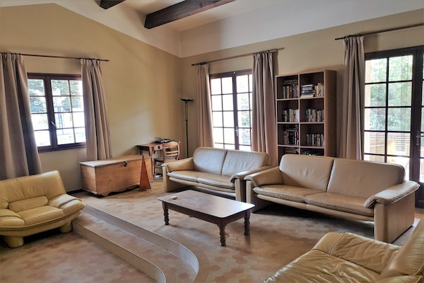 Foto van Kindvriendelijke villa met zwembad - Vakantiehuis in Salazac - LivingRoom