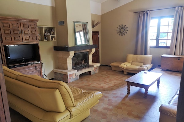 Foto van Kindvriendelijke villa met zwembad - Vakantiehuis in Salazac - LivingRoom