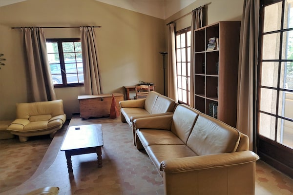 Foto van Kindvriendelijke villa met zwembad - Vakantiehuis in Salazac - LivingRoom