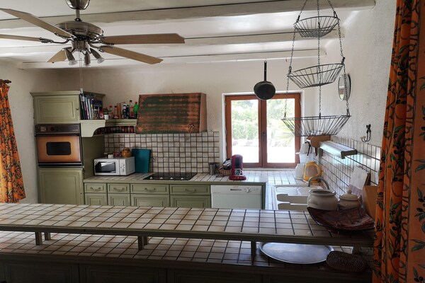 Foto van Kindvriendelijke villa met zwembad - Vakantiehuis in Salazac - Kitchen