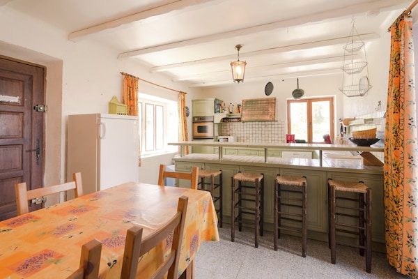 Foto van Kindvriendelijke villa met zwembad - Vakantiehuis in Salazac - DiningRoom