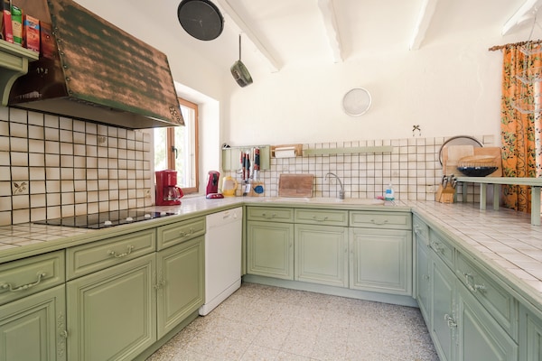 Foto van Kindvriendelijke villa met zwembad - Vakantiehuis in Salazac - Kitchen