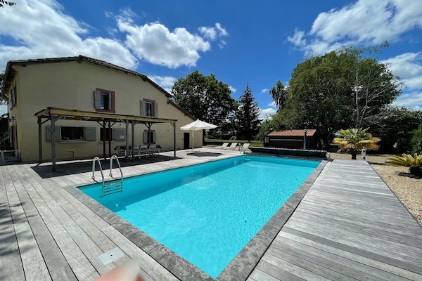 Foto van Luxe villa in Cazaubon met zwembad - Vakantiehuis in Cutxan - ExteriorSummer