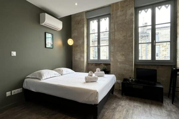 Foto van Bel Appartement Clim Et Pierre Bordelaise - Vakantiehuis in Bordeaux - BedRoom