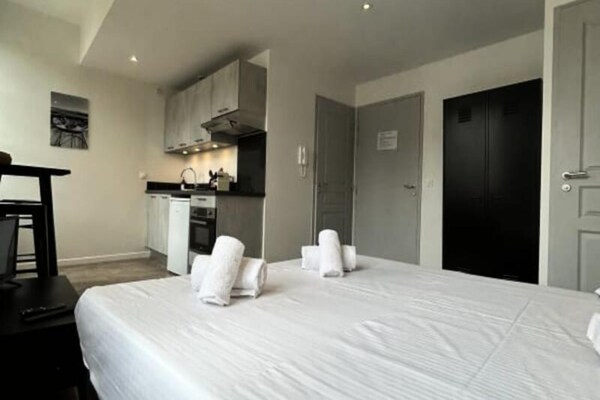 Foto van Bel Appartement Clim Et Pierre Bordelaise - Vakantiehuis in Bordeaux - BedRoom