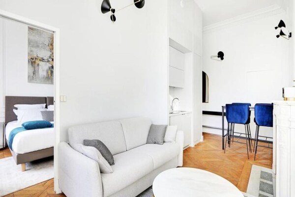 Foto van Maison Labruyère - Koninklijke Tuinsuite - Vakantiehuis in Bordeaux - LivingRoom