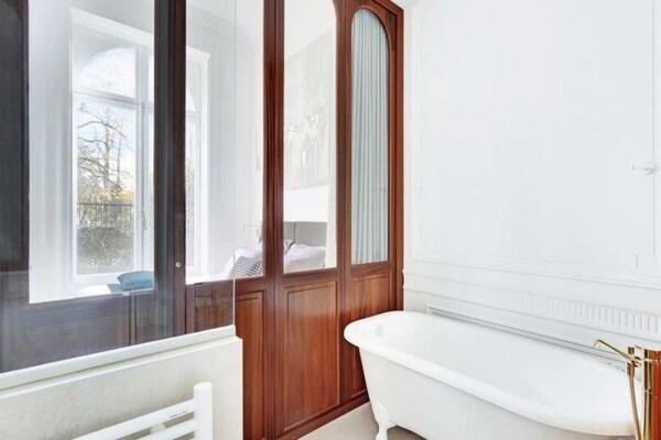 Foto van Maison Labruyère - Koninklijke Tuinsuite - Vakantiehuis in Bordeaux - BathRoom