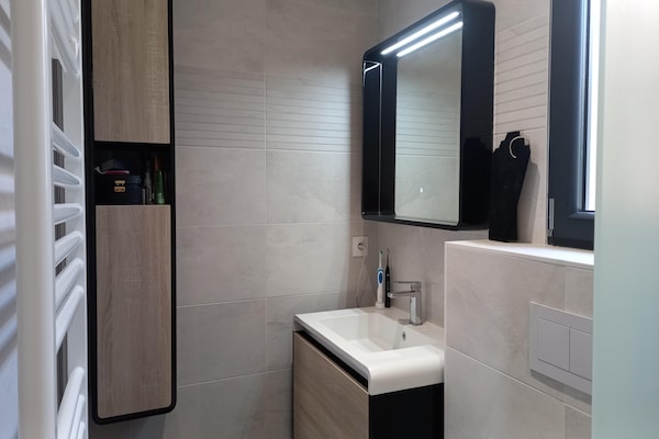 Foto van Huis in Margaux met Zoutwaterzwembad & Wijn - Vakantiehuis in Margaux - BathRoom