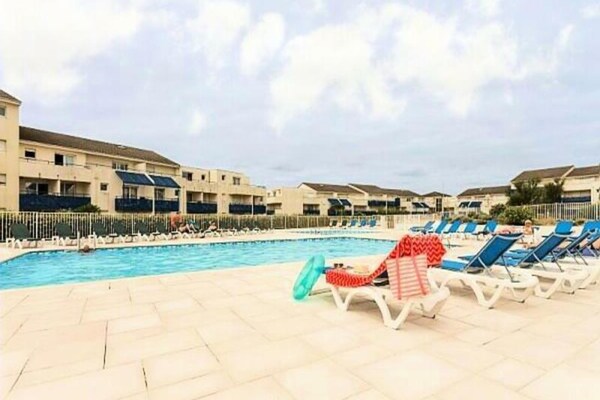 Foto van Marineblauwe residentie met twee kamers - Vakantiehuis in Lacanau - PoolOfHouse