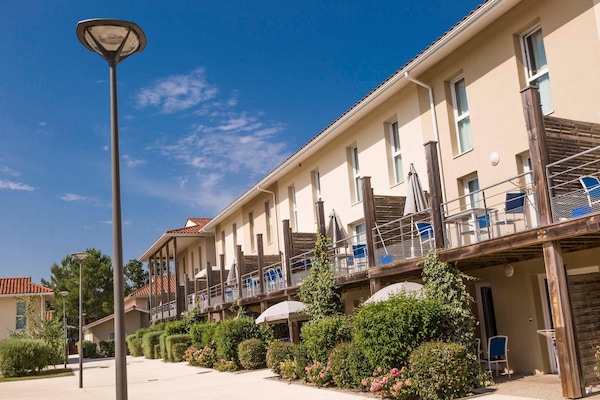 Foto van Verblijf aan het meer met terras - Vakantiehuis in Hourtin - ExteriorSummer