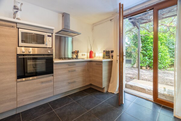 Foto van Majestueus vakantiehuis in Laroque met hottub - Vakantiehuis in Laroque - Kitchen