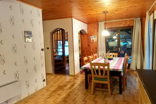 Foto van Gezellige chaletvakantie in de Alpen - Vakantiehuis in St Jean de Vaux - DiningRoom