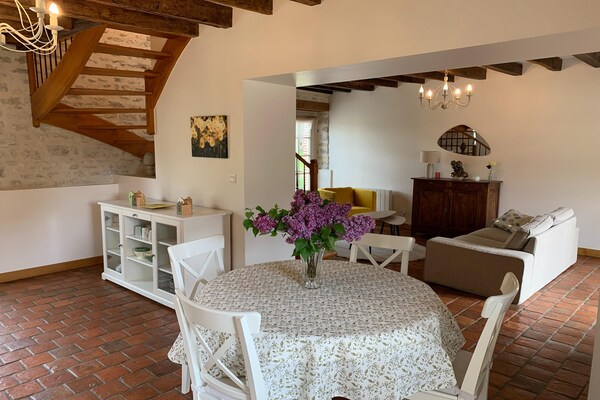Foto van Vakantiehuis in Chilleurs bij Château - Vakantiehuis in Chilleurs-aux-Bois - DiningRoom
