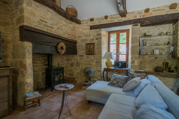 Foto van Ontsnapping aan het zwembad van de Dordogne - Vakantiehuis in Lavercantière - LivingRoom