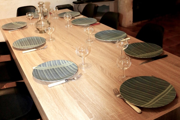 Foto van Blanquefort Woodland Hill Retreat - Vakantiehuis in Blanquefort-Sur-Briolance - DiningRoom