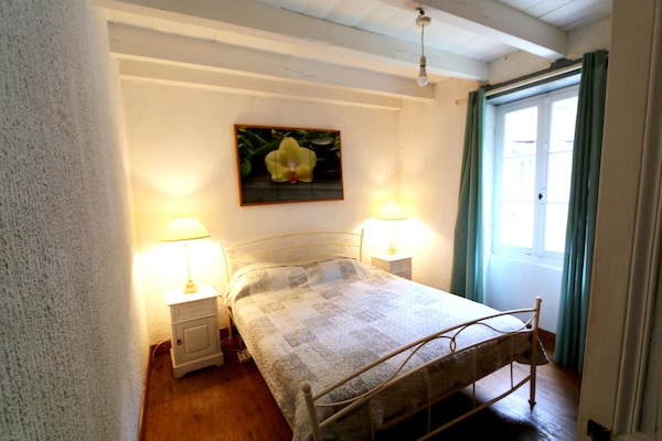 Foto van Blanquefort Woodland Hill Retreat - Vakantiehuis in Blanquefort-Sur-Briolance - BedRoom