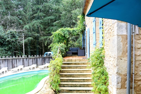 Foto van Blanquefort Woodland Hill Retreat - Vakantiehuis in Blanquefort-Sur-Briolance - PoolOfHouse