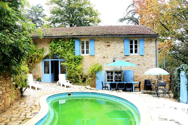 Foto van Blanquefort Woodland Hill Retreat - Vakantiehuis in Blanquefort-Sur-Briolance - PoolOfHouse