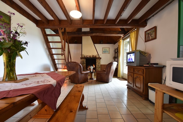 Foto van Normandy Bakery Retreat - Vakantiehuis in Guilberville - LivingRoom
