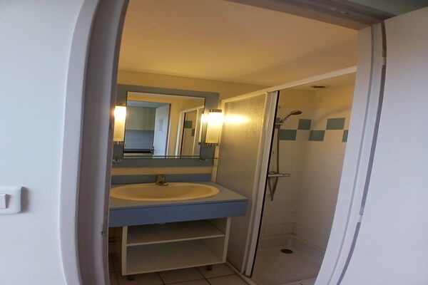 Foto van Gezellig hoekje vlakbij het zandstrand - Vakantiehuis in Guidel - BathRoom