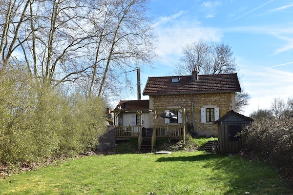 Foto van Cottage in Frankrijk met tuin bij meer - Vakantiehuis in Montaron - ExteriorSummer