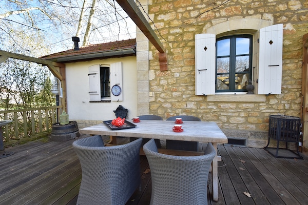 Foto van Cottage in Frankrijk met tuin bij meer - Vakantiehuis in Montaron - TerraceBalcony