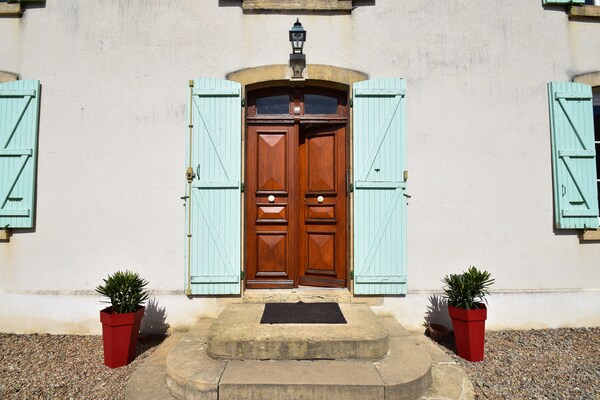 Foto van Luxe landhuis in Verneuil met omheinde tuin - Vakantiehuis in Verneuil - HallReception