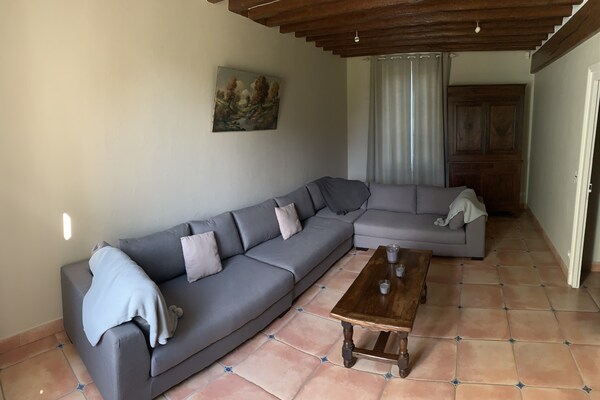 Foto van Luxe landhuis in Verneuil met omheinde tuin - Vakantiehuis in Verneuil - LivingRoom